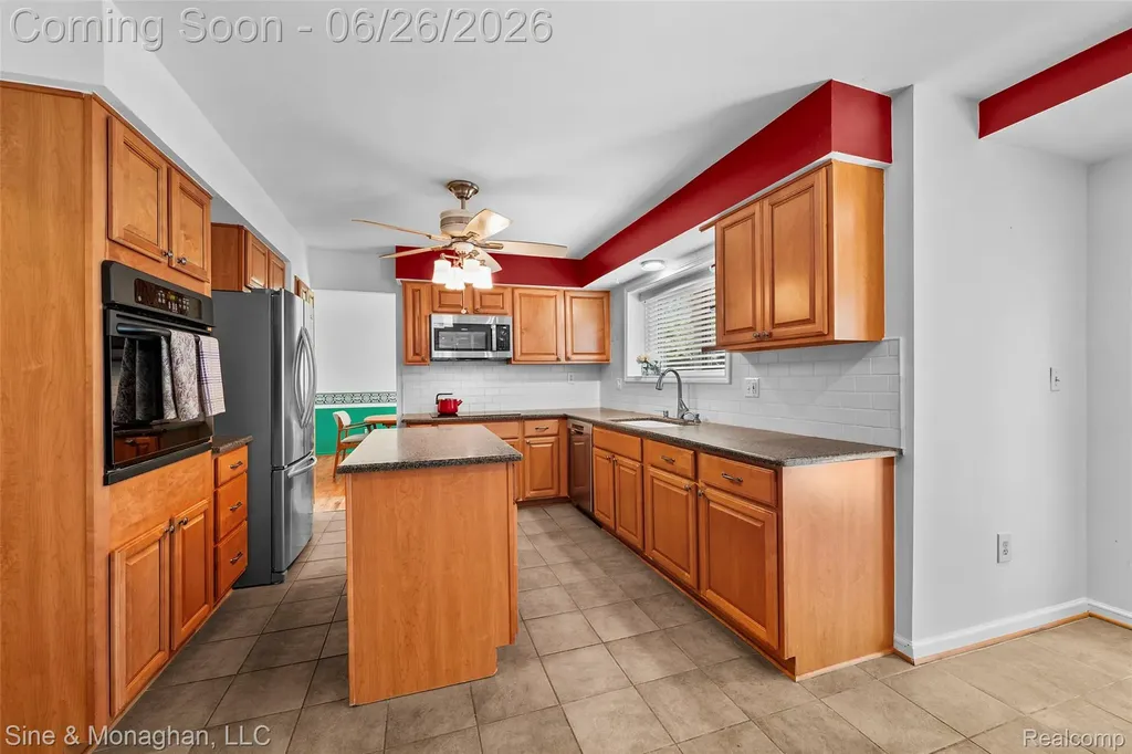 19120 Eldridge Lane Southfield City MI 48076