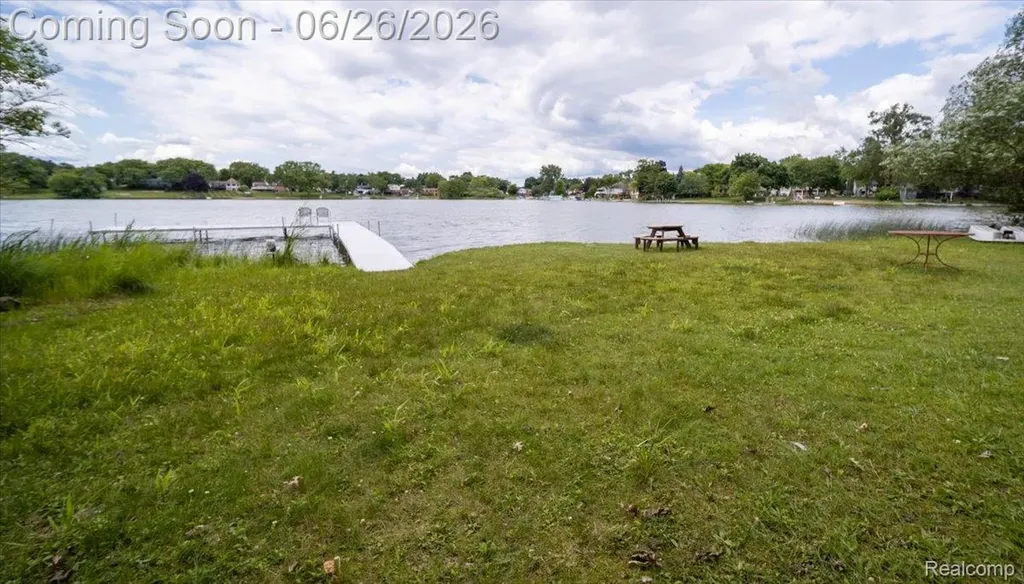 5060 Harbor Oak Drive Waterford Charter Township MI 48329