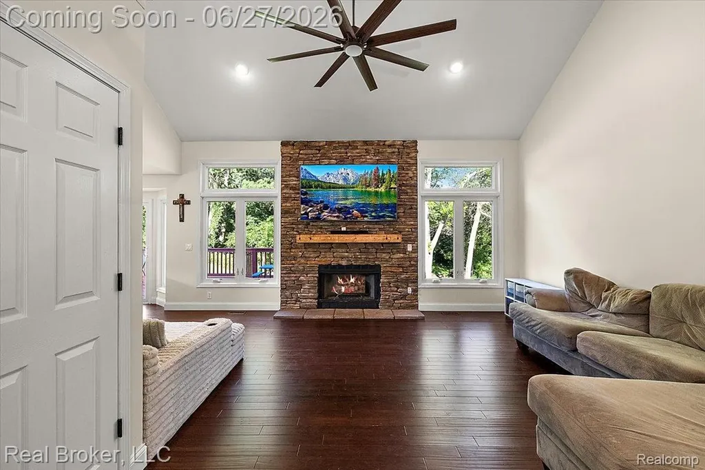 6180 Chad Court Hamburg Township MI 48116