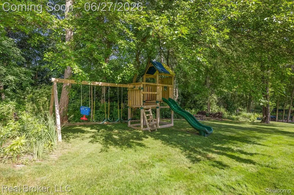 6180 Chad Court Hamburg Township MI 48116