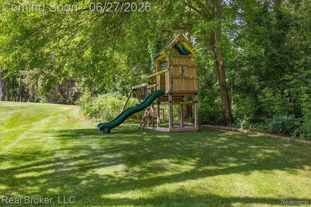 6180 Chad Court Hamburg Township MI 48116