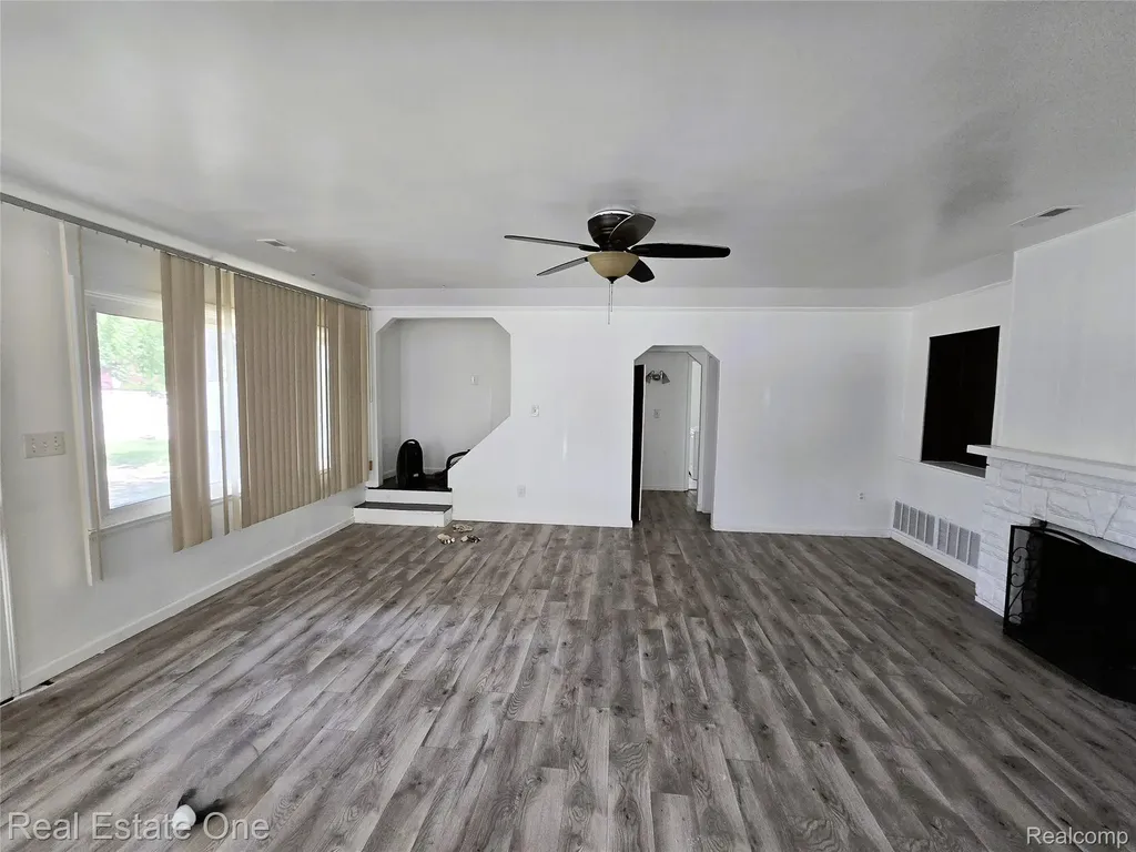 20980 Evergreen Road Southfield City MI 48075