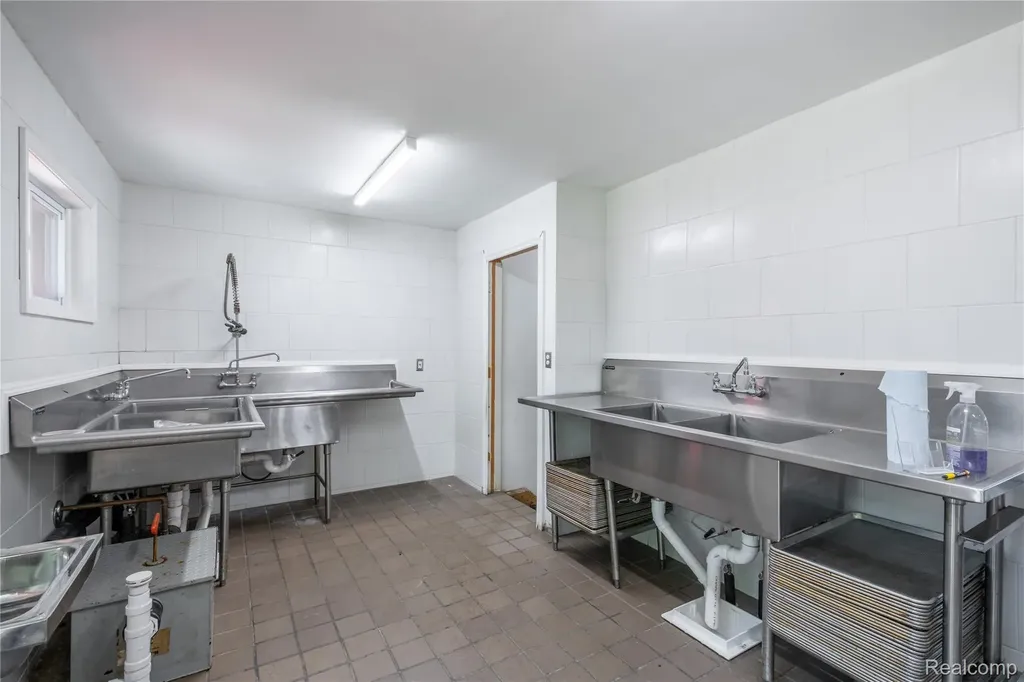 1444 E Pierson Road Flushing City MI 48433