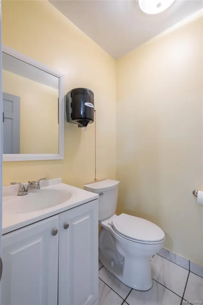 1444 E Pierson Road Flushing City MI 48433