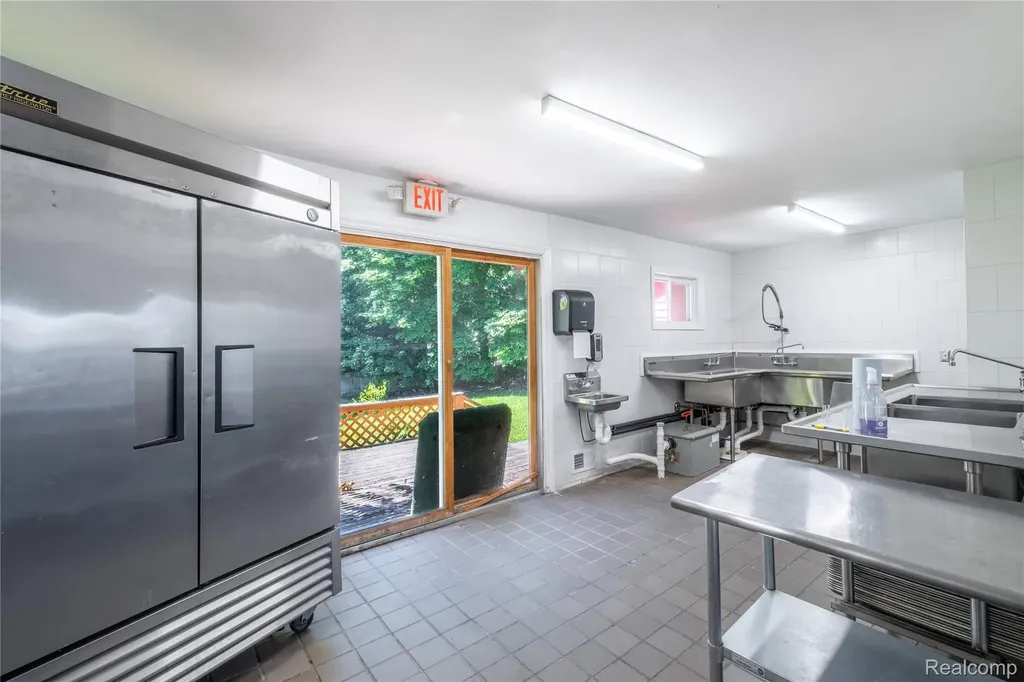 1444 E Pierson Road Flushing City MI 48433