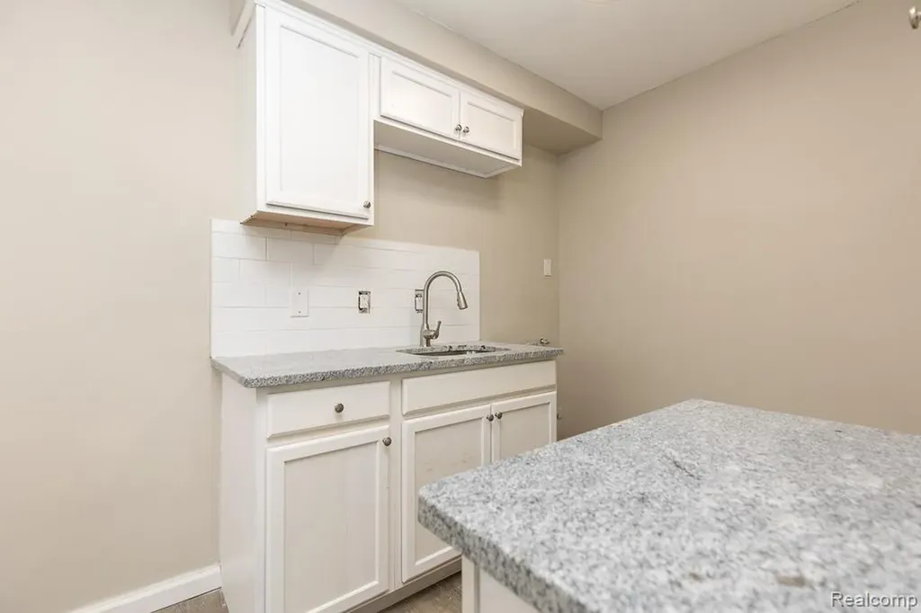 564 Marquette Drive Detroit City MI 48214