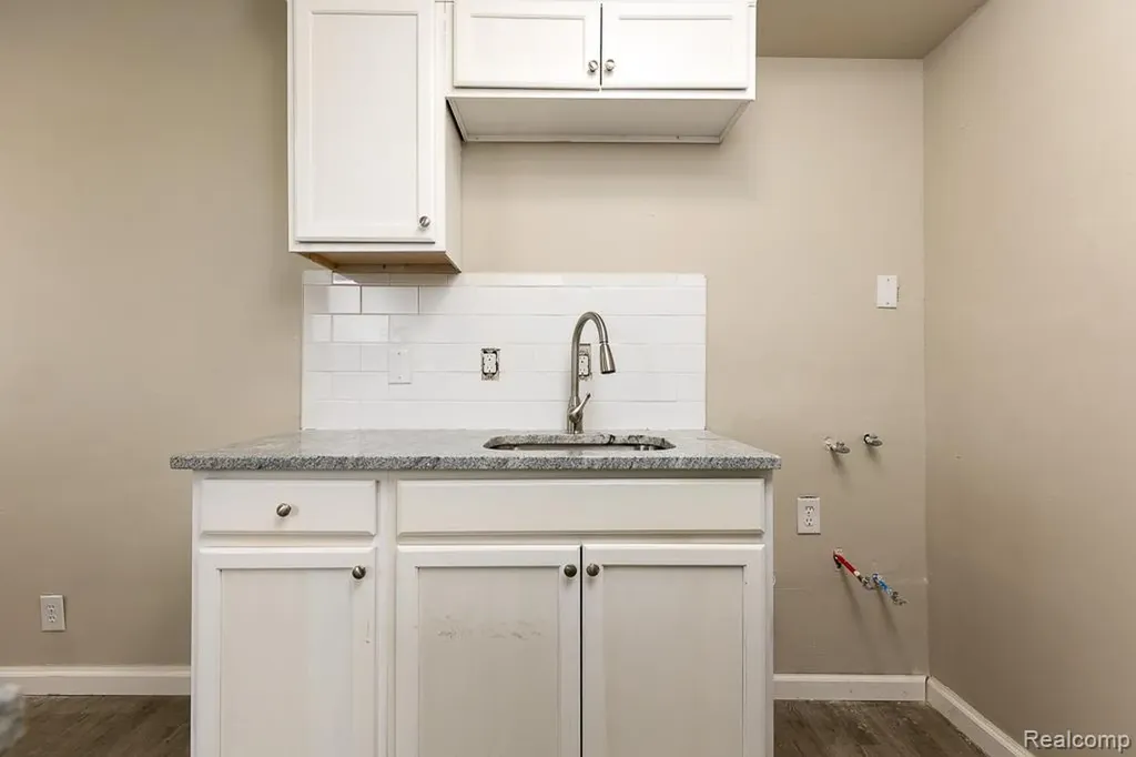 564 Marquette Drive Detroit City MI 48214