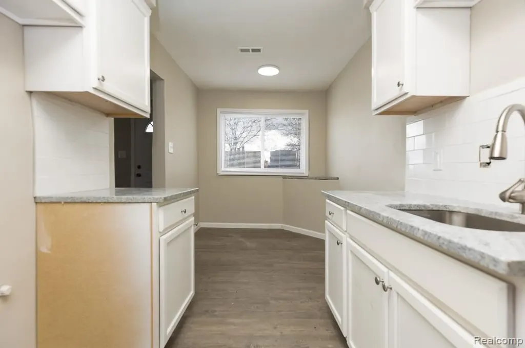 564 Marquette Drive Detroit City MI 48214