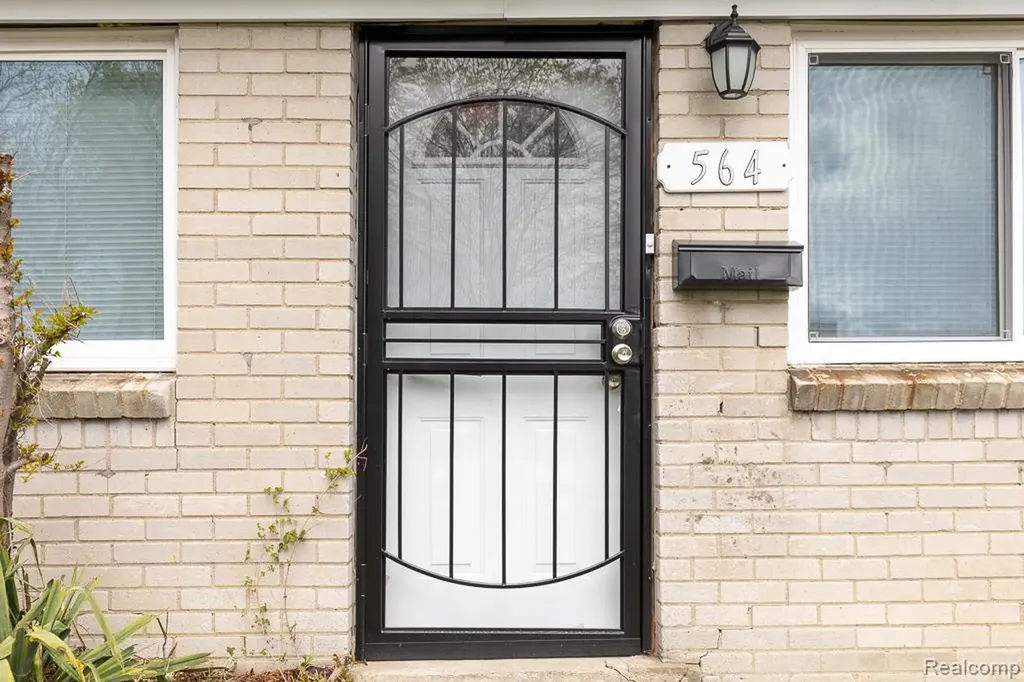 564 Marquette Drive Detroit City MI 48214