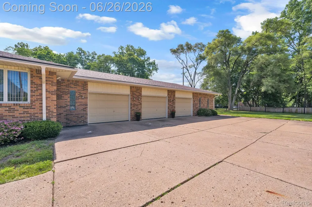 21362 Lahser Road Southfield City MI 48033