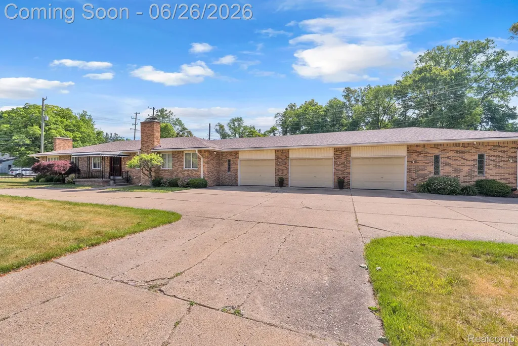 21362 Lahser Road Southfield City MI 48033