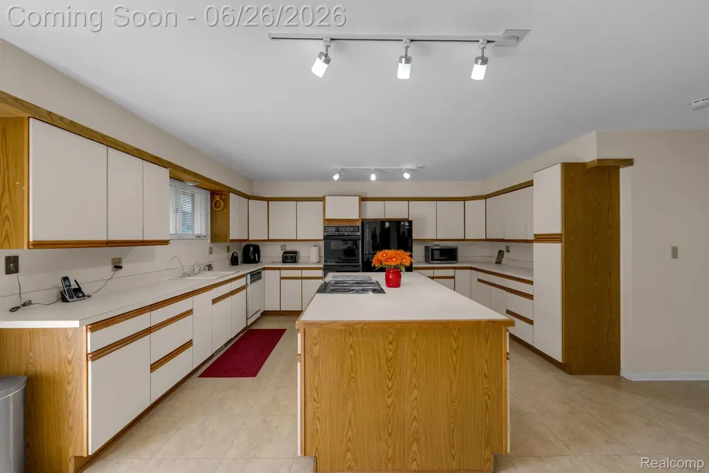 21362 Lahser Road Southfield City MI 48033