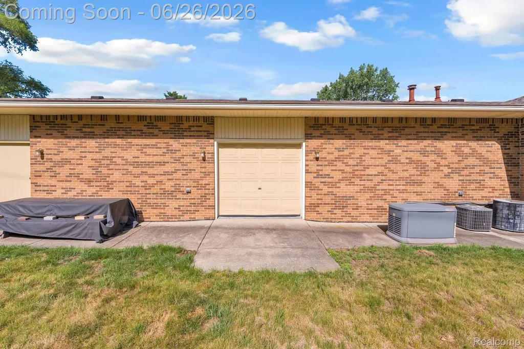 21362 Lahser Road Southfield City MI 48033