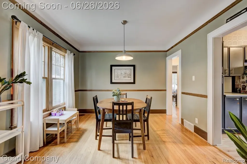 1526 W 12 Mile Road Royal Oak City MI 48073