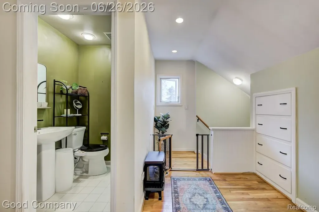 1526 W 12 Mile Road Royal Oak City MI 48073