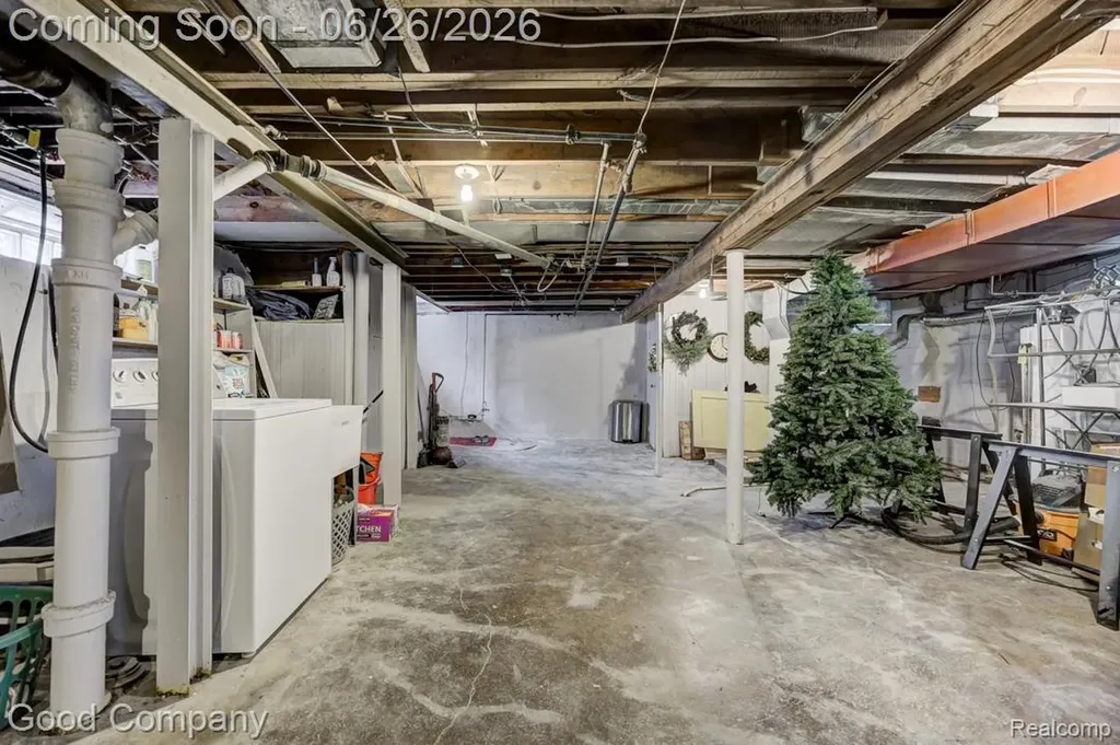 1526 W 12 Mile Road Royal Oak City MI 48073