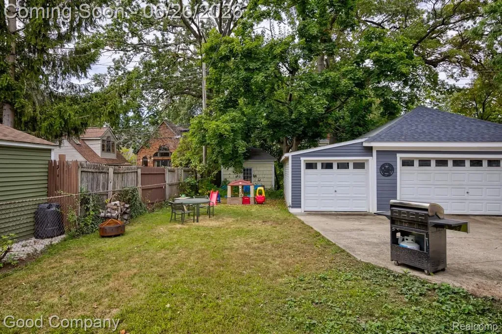 1526 W 12 Mile Road Royal Oak City MI 48073