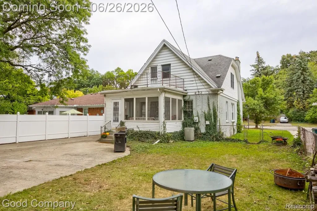 1526 W 12 Mile Road Royal Oak City MI 48073