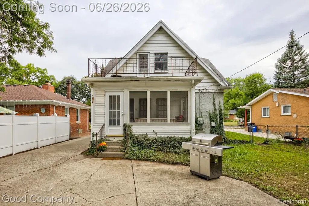 1526 W 12 Mile Road Royal Oak City MI 48073