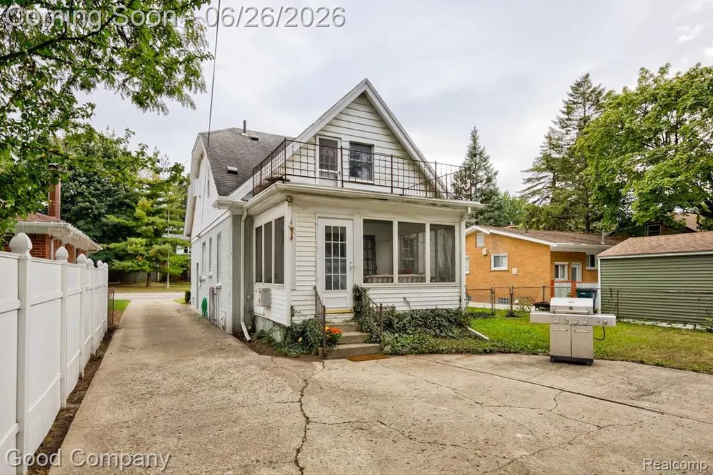 1526 W 12 Mile Road Royal Oak City MI 48073