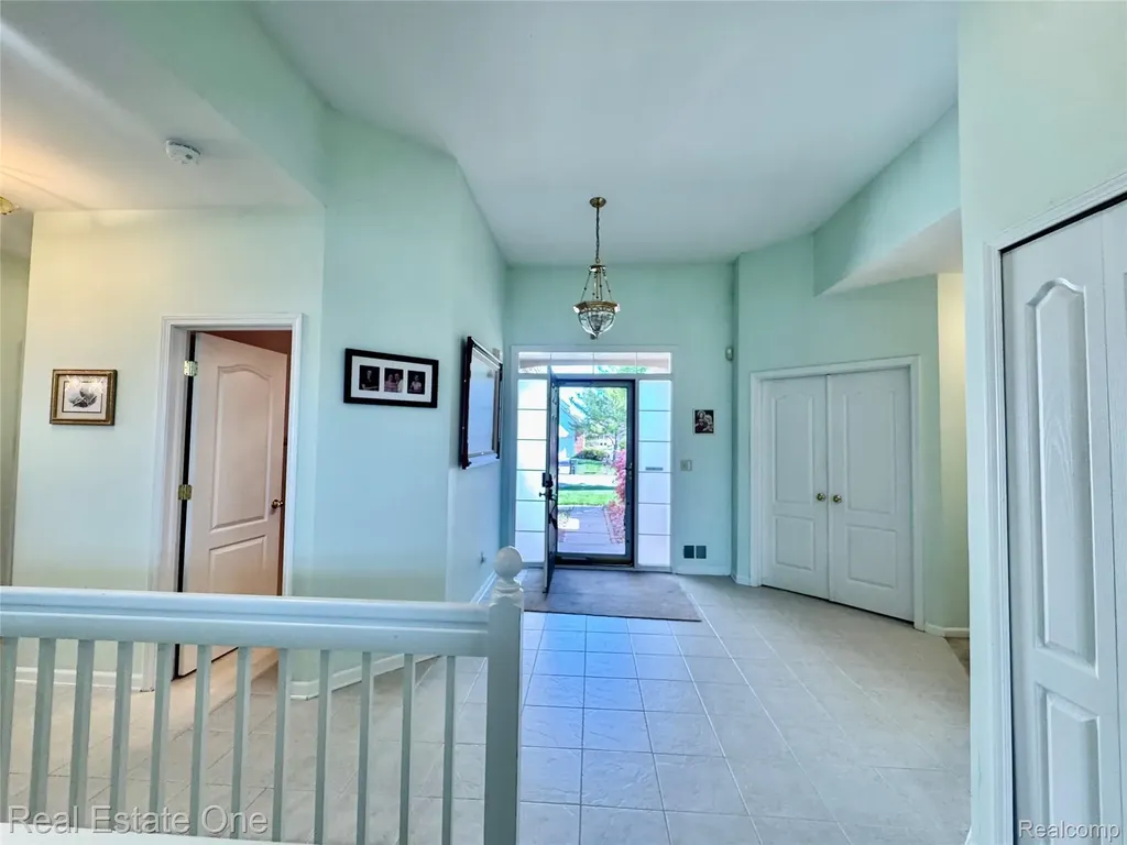 1668 S Shore Drive Rochester Hills City MI 48307