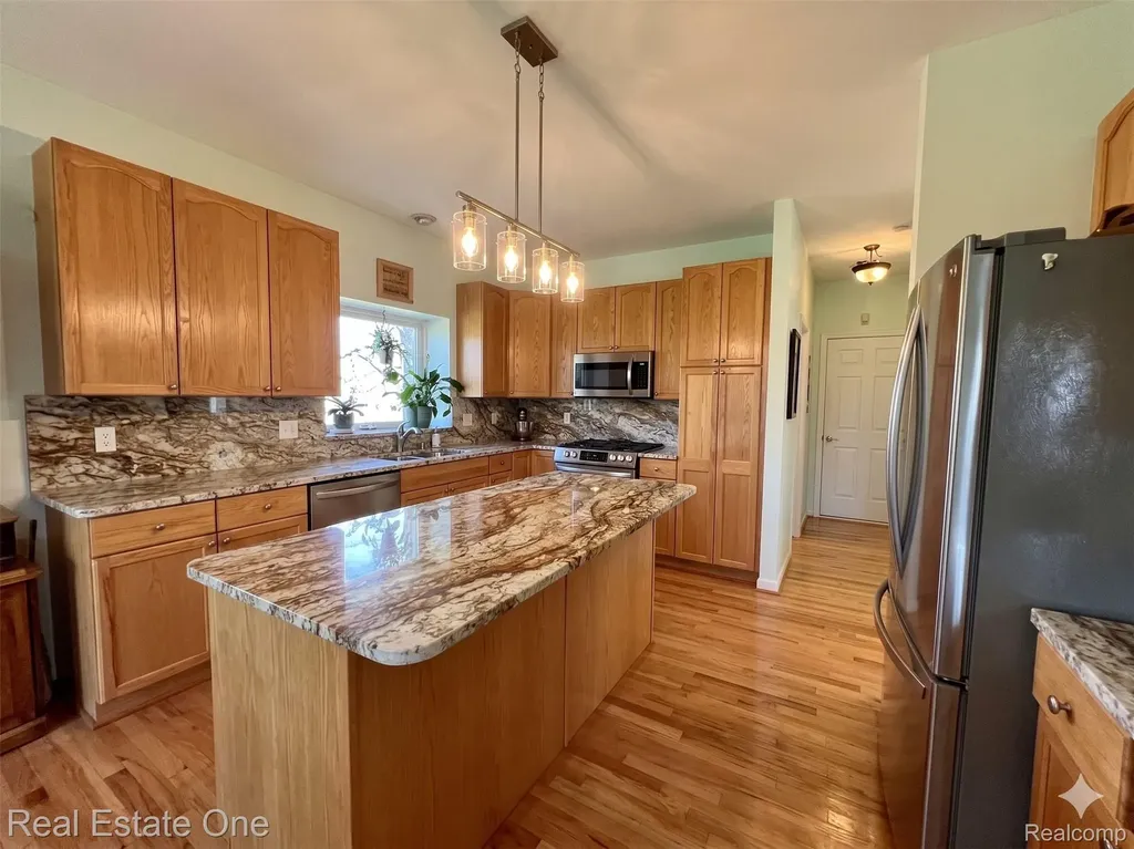 1668 S Shore Drive Rochester Hills City MI 48307