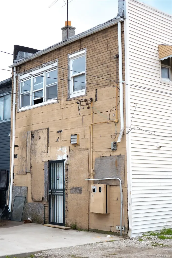 19510 W Warren Avenue Detroit City MI 48228