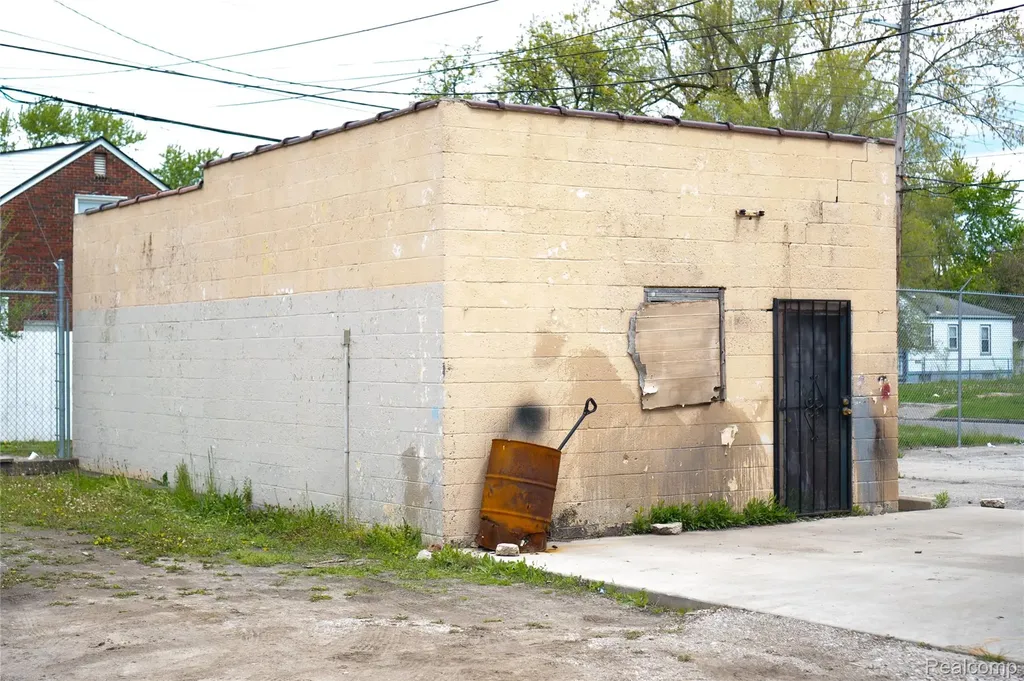 19510 W Warren Avenue Detroit City MI 48228