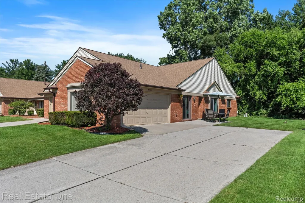 38563 Palm Meadow Drive Clinton Charter Township MI 48036