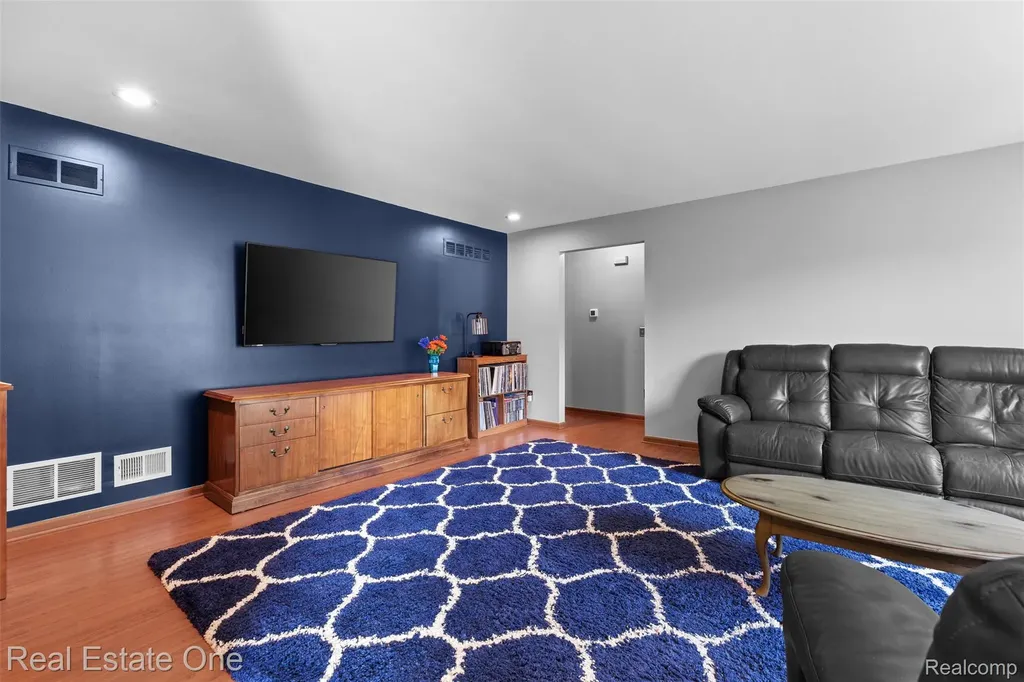 38563 Palm Meadow Drive Clinton Charter Township MI 48036