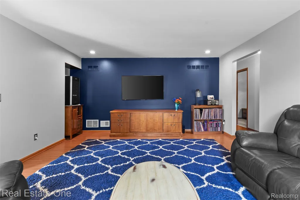 38563 Palm Meadow Drive Clinton Charter Township MI 48036