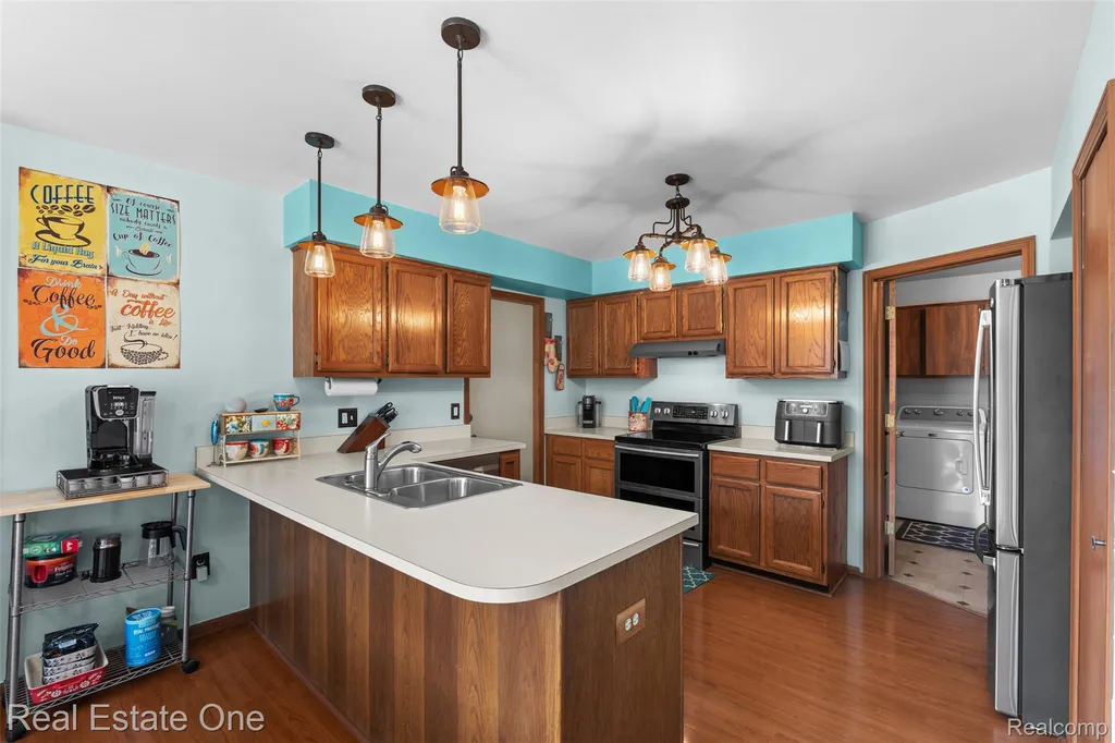38563 Palm Meadow Drive Clinton Charter Township MI 48036