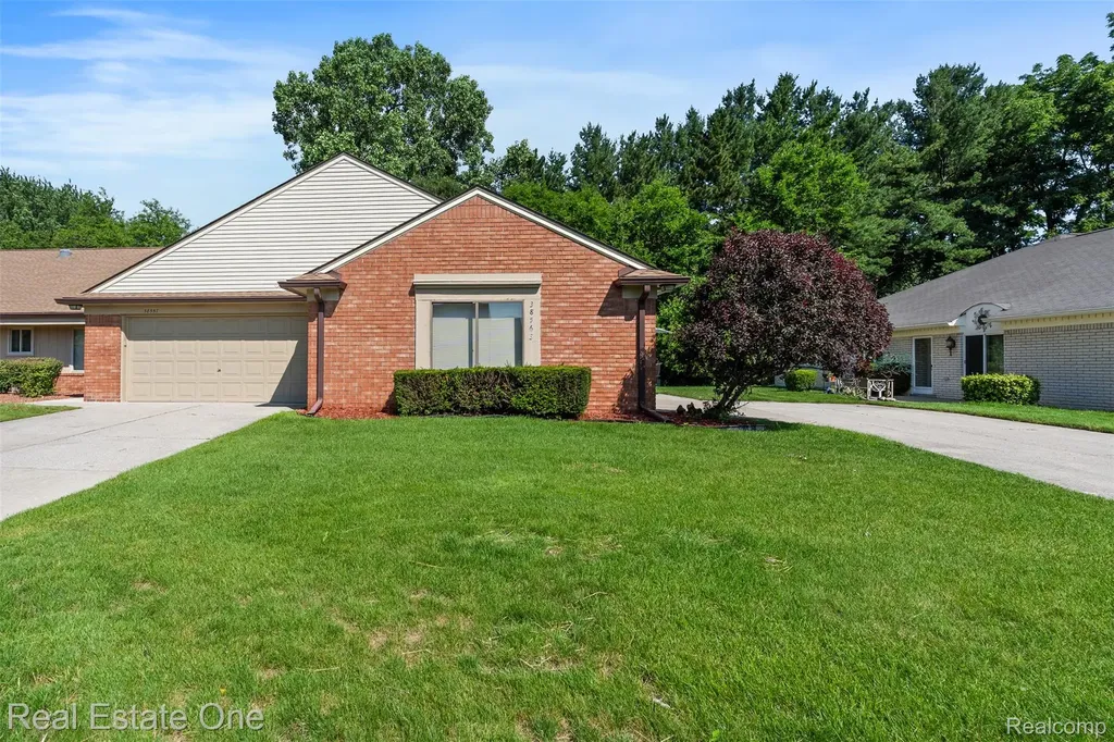 38563 Palm Meadow Drive Clinton Charter Township MI 48036