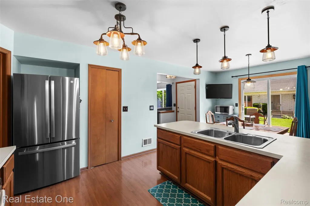 38563 Palm Meadow Drive Clinton Charter Township MI 48036