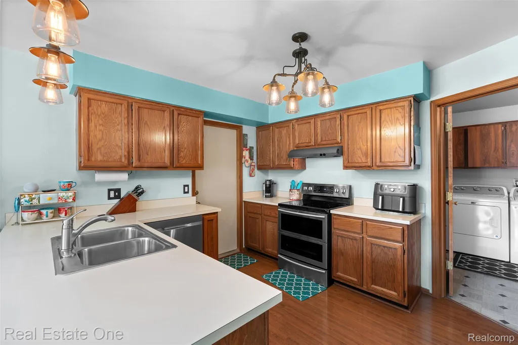 38563 Palm Meadow Drive Clinton Charter Township MI 48036