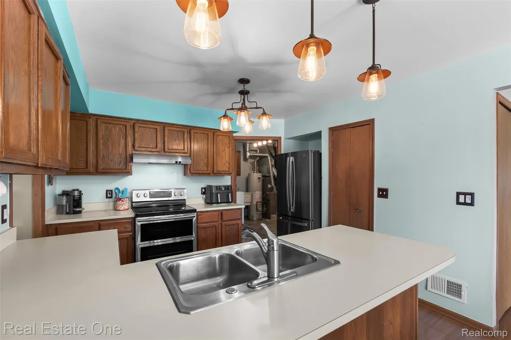 38563 Palm Meadow Drive Clinton Charter Township MI 48036