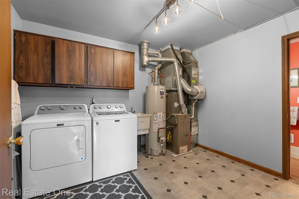 38563 Palm Meadow Drive Clinton Charter Township MI 48036
