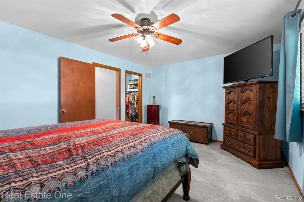 38563 Palm Meadow Drive Clinton Charter Township MI 48036