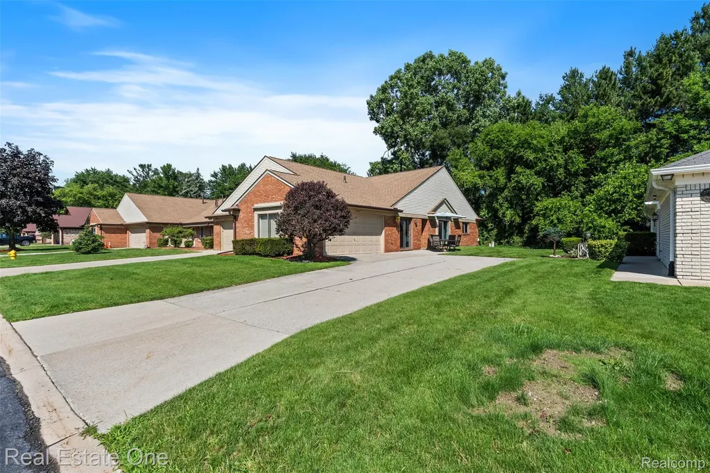 38563 Palm Meadow Drive Clinton Charter Township MI 48036