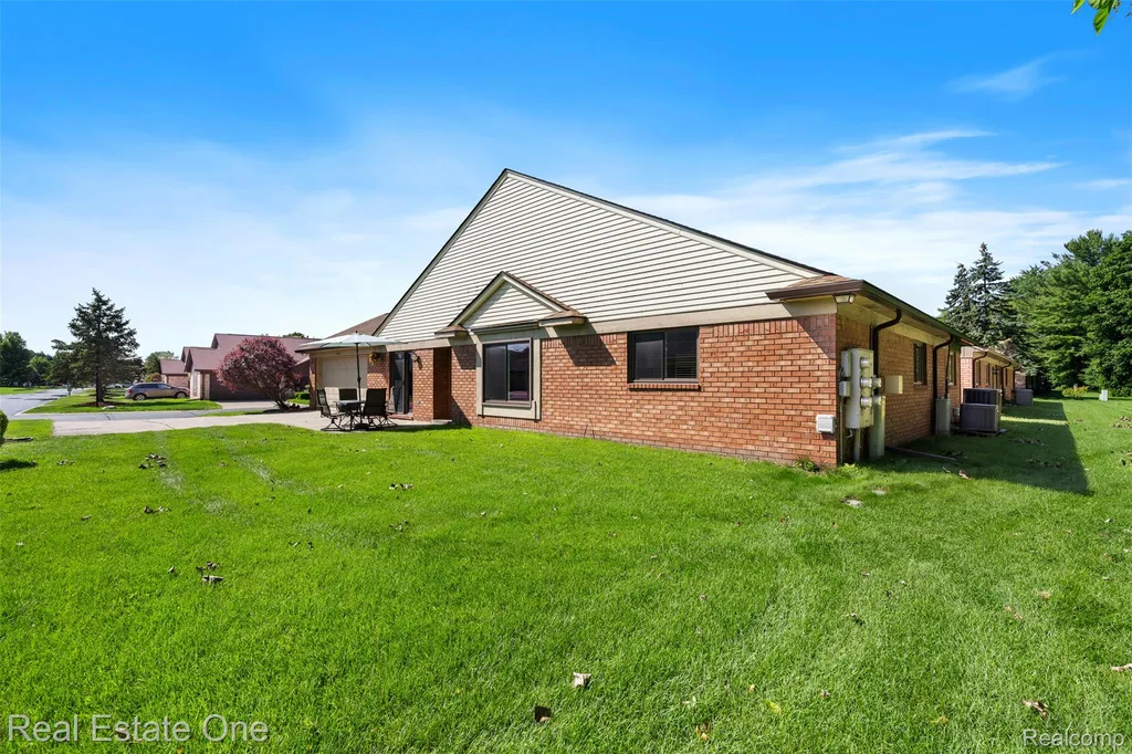 38563 Palm Meadow Drive Clinton Charter Township MI 48036