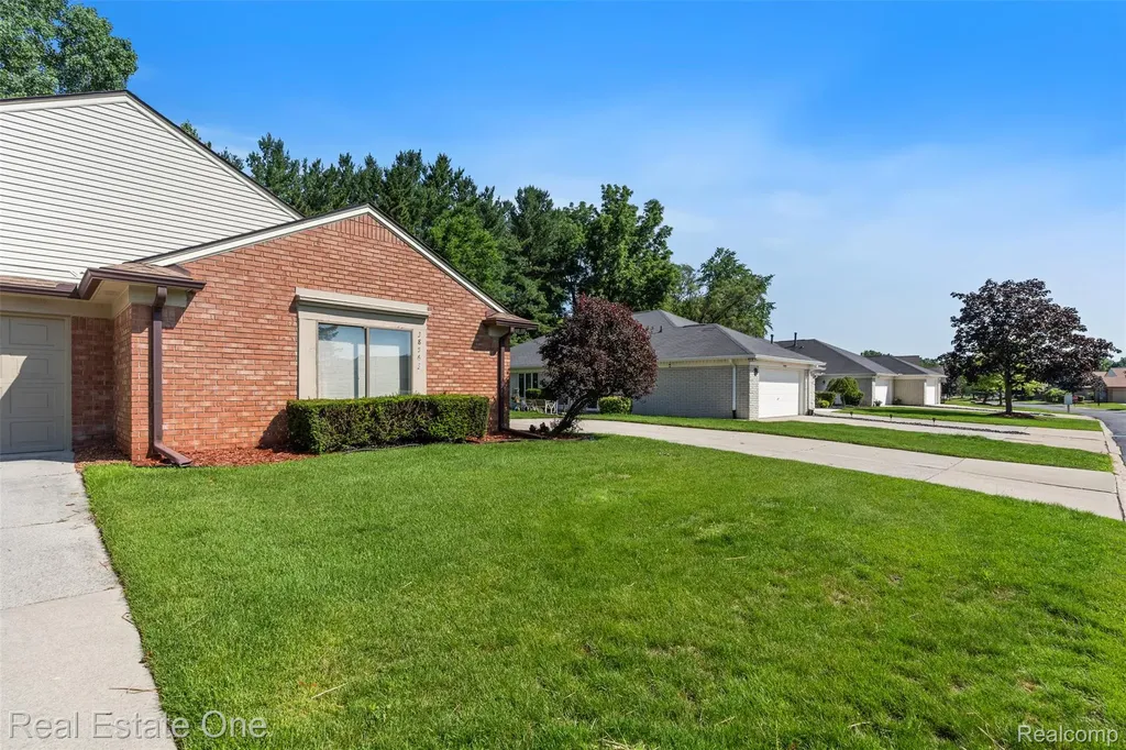 38563 Palm Meadow Drive Clinton Charter Township MI 48036