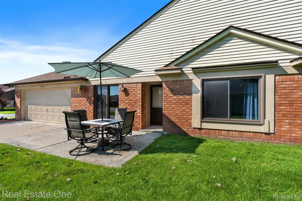 38563 Palm Meadow Drive Clinton Charter Township MI 48036