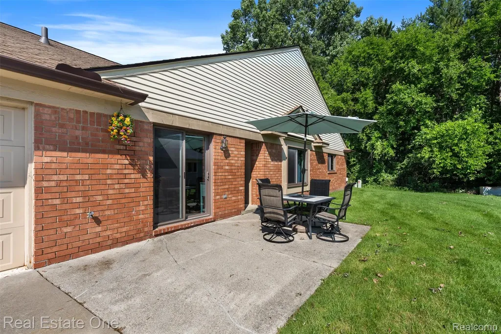 38563 Palm Meadow Drive Clinton Charter Township MI 48036