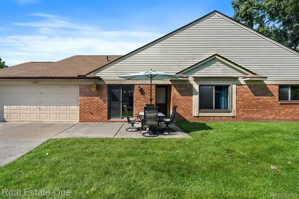 38563 Palm Meadow Drive Clinton Charter Township MI 48036