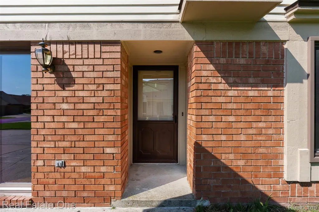 38563 Palm Meadow Drive Clinton Charter Township MI 48036