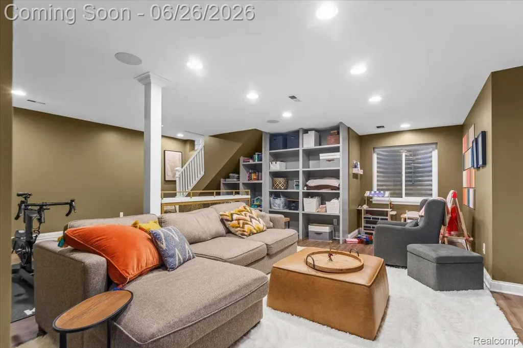 124 Woodside Road Royal Oak City MI 48073