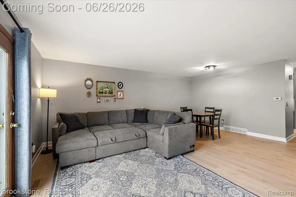 37077 Brynford Drive Clinton Charter Township MI 48036