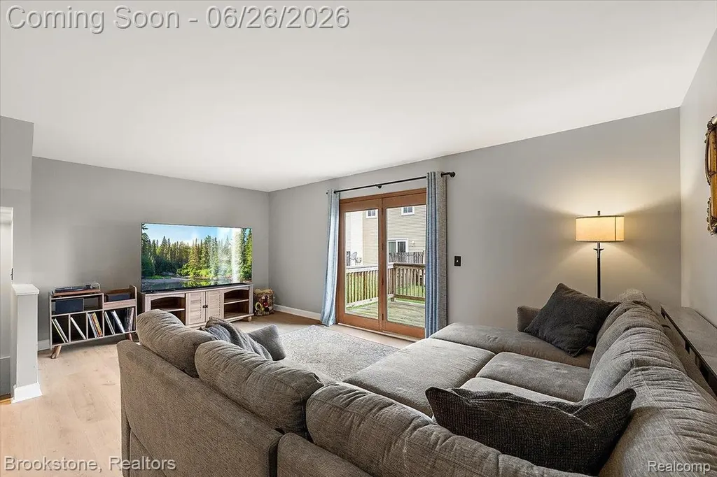 37077 Brynford Drive Clinton Charter Township MI 48036