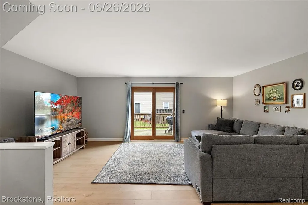 37077 Brynford Drive Clinton Charter Township MI 48036