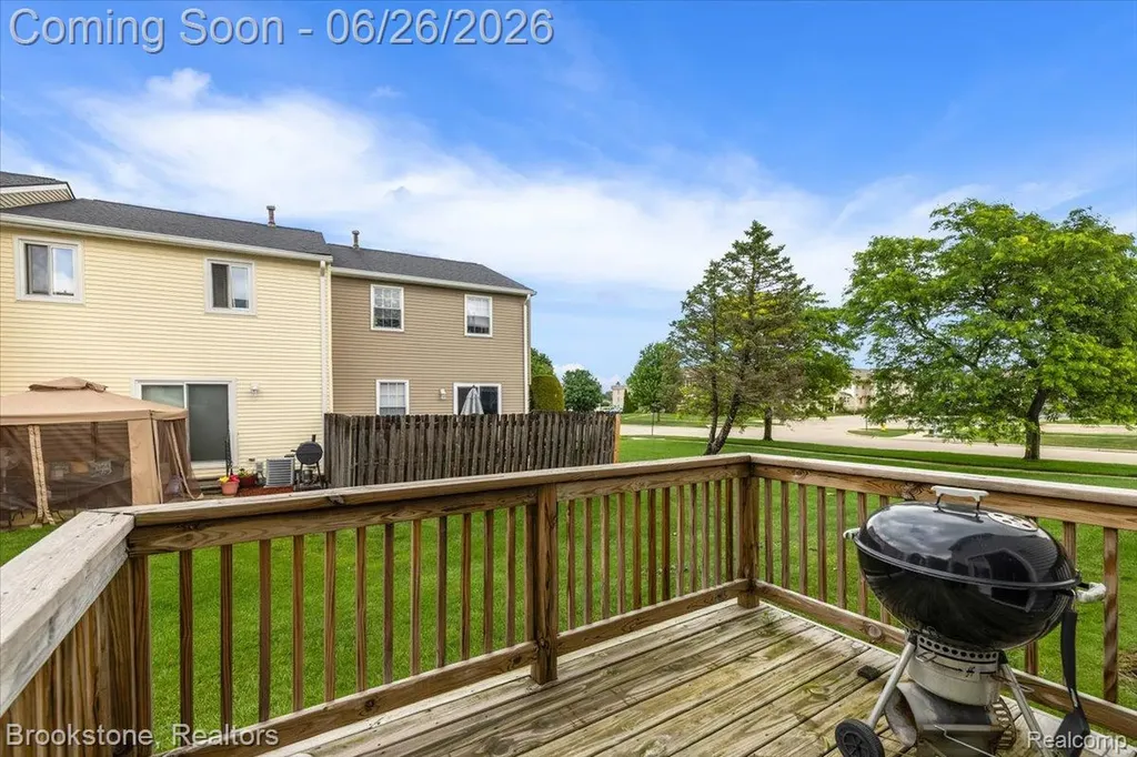 37077 Brynford Drive Clinton Charter Township MI 48036